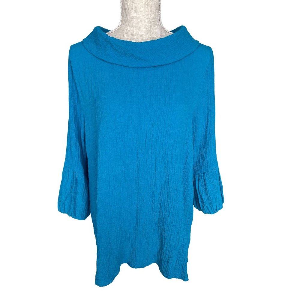 Relaxed Blue Tunic with Boxy Fit and 3/4 Sleeves